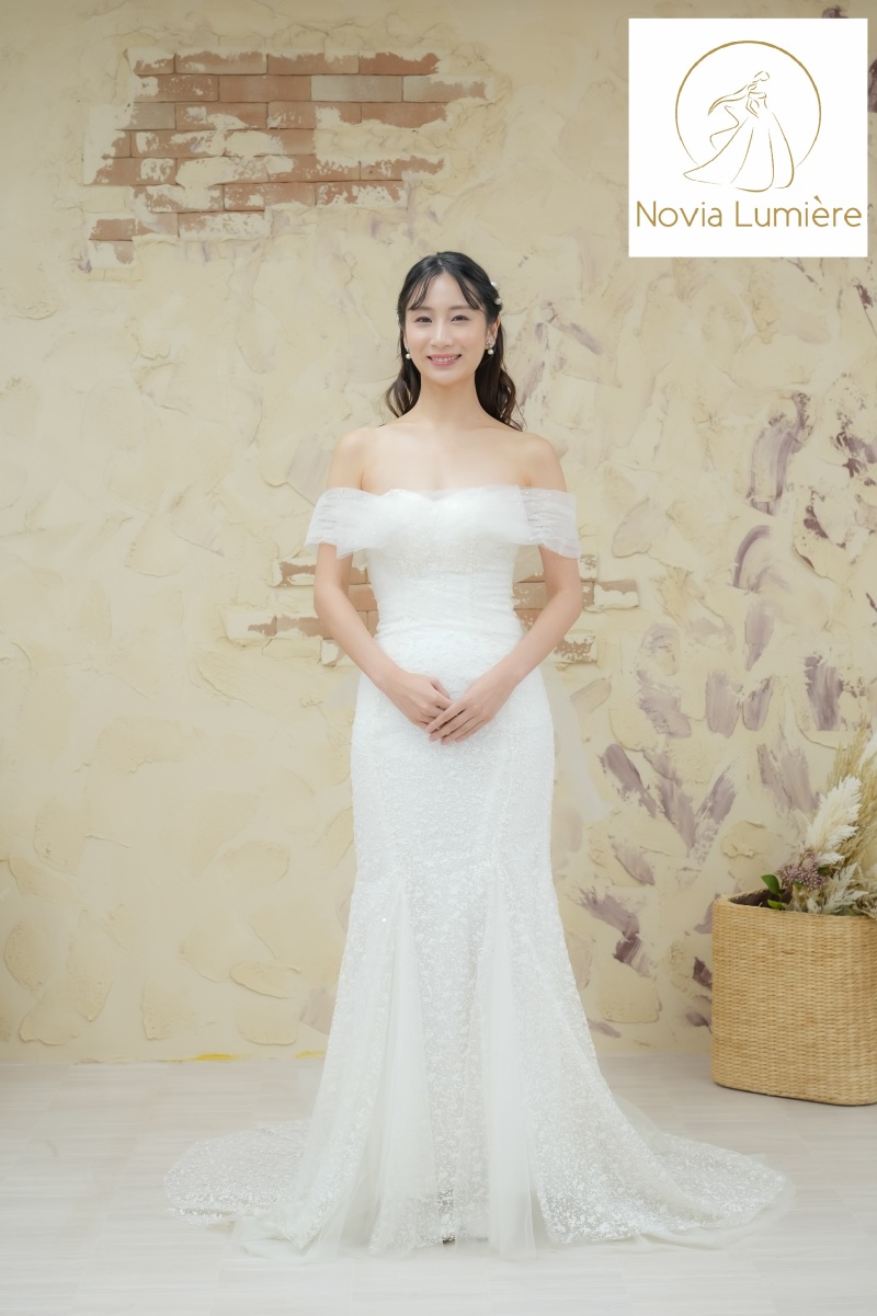 【ソロウエディング】スタジオ洋装壱点プラン　オリジナルブランドのドレスを着て撮影　ヘアメイク・データ80カット