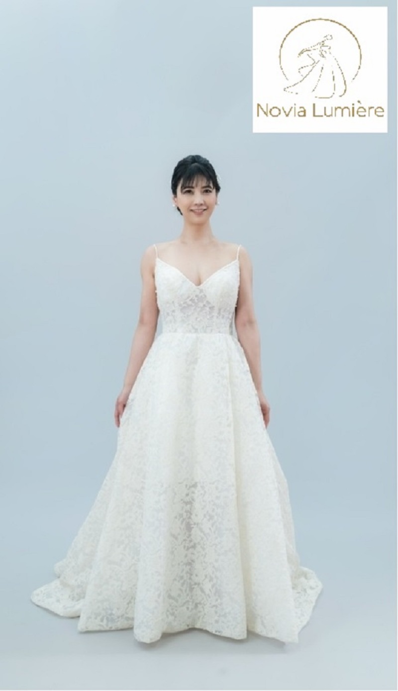 【ソロウエディング】スタジオ洋装壱点プラン　オリジナルブランドのドレスを着て撮影　ヘアメイク・データ80カット