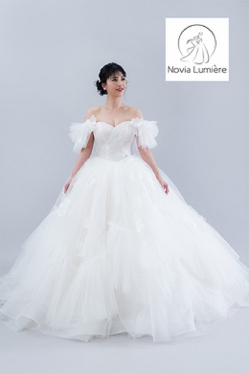 【ソロウエディング】スタジオ洋装壱点プラン　オリジナルブランドのドレスを着て撮影　ヘアメイク・データ80カット