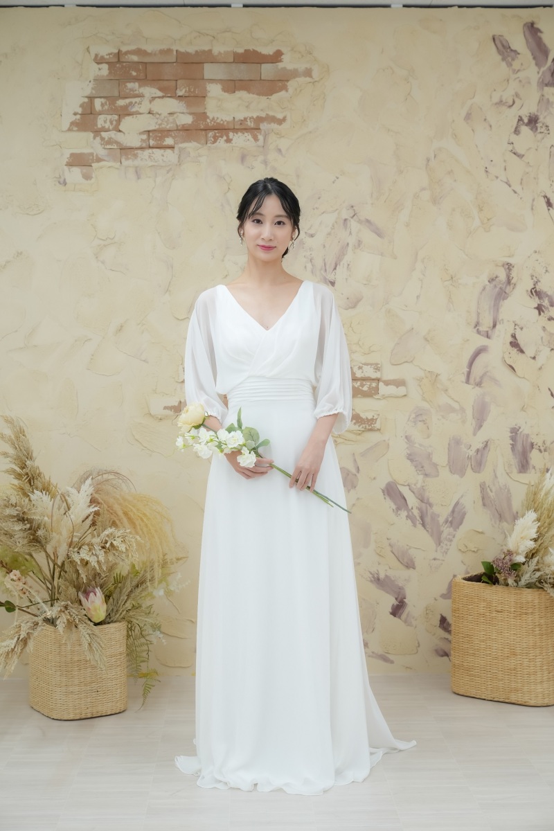 【マタニティフォト】スタジオ洋装壱点プラン　ドレスを着て撮影　ヘアメイク・データ50カット セルフショット可！