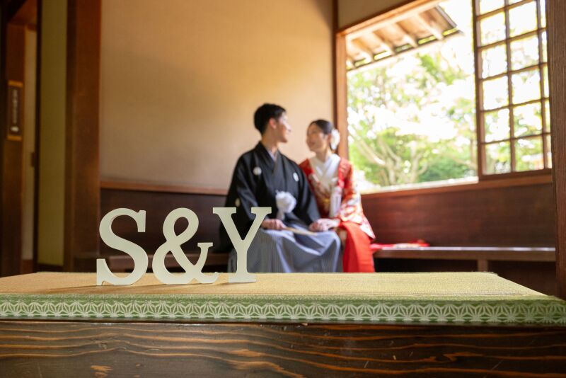 お二人のイニシャルと共に