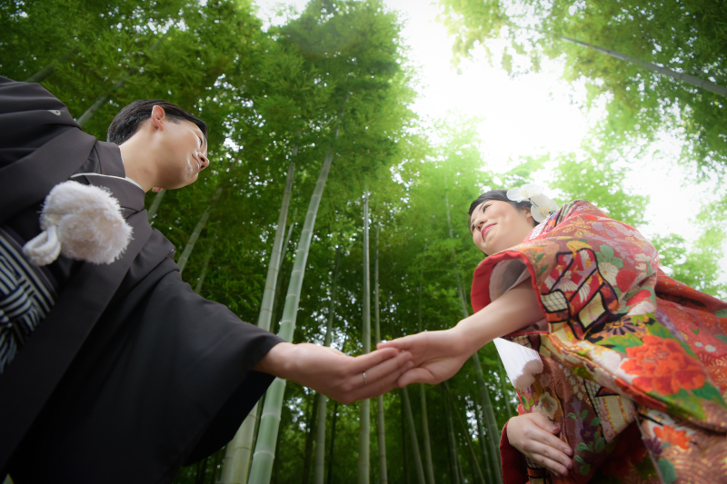 空高く伸びる竹林は和装にぴったり★
