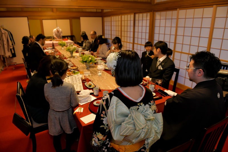 神社挙式後は家族で会食会♪