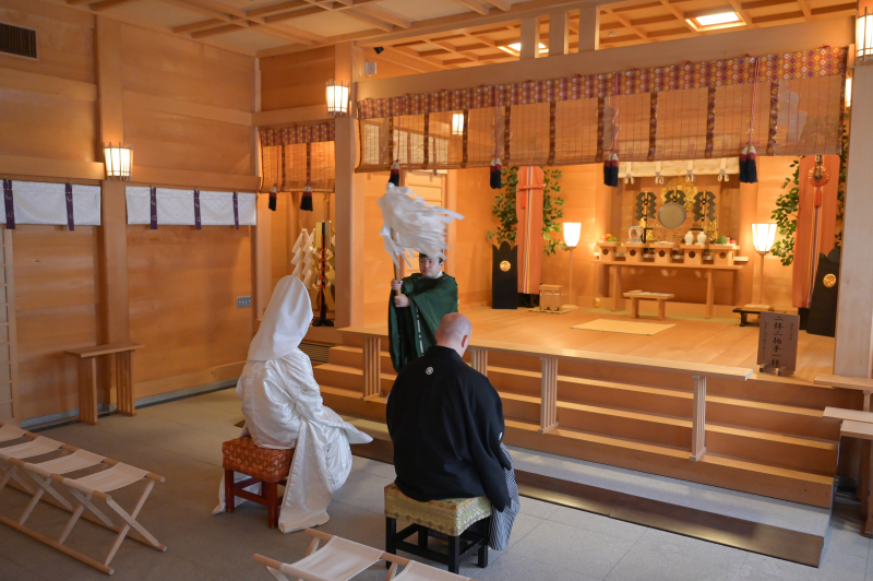 神社での撮影は結婚御祈願付き!