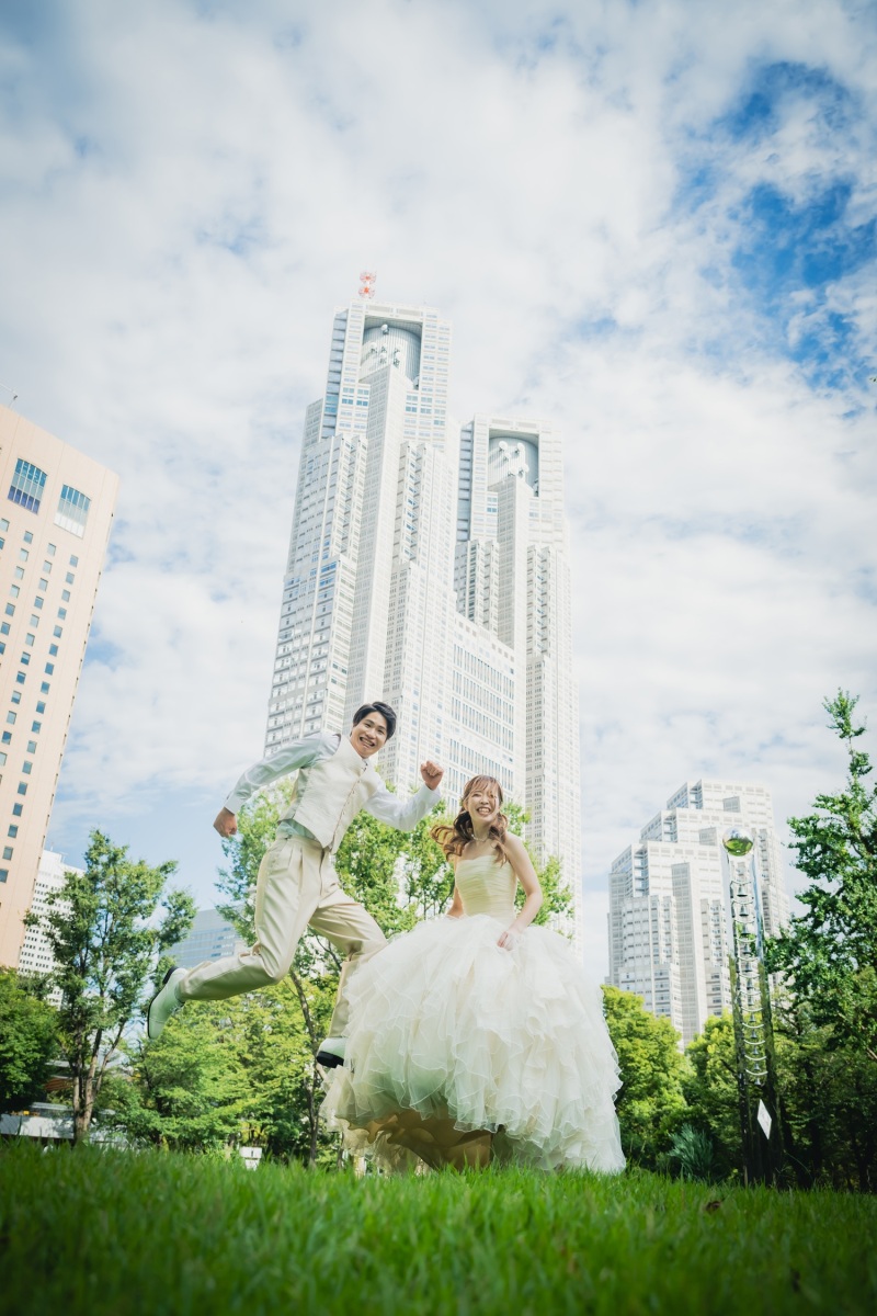 都庁をバックに…2