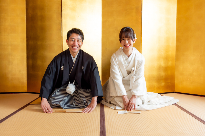 金屛風前でご挨拶