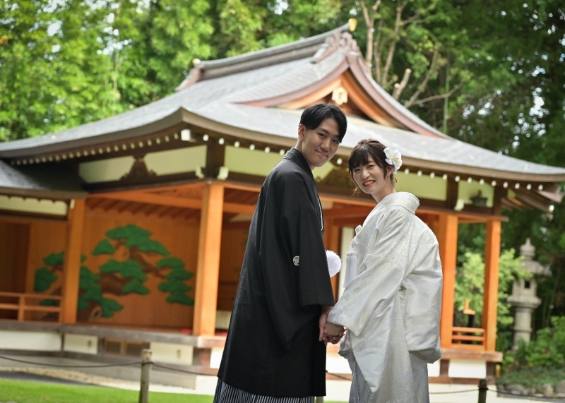 能舞台をバックに撮影