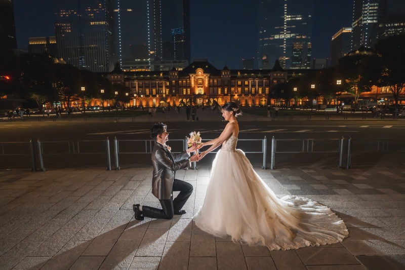 東京駅舎をバックに!