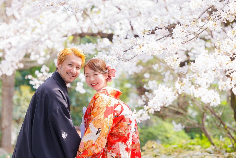 淡いピンクが色打掛に映える