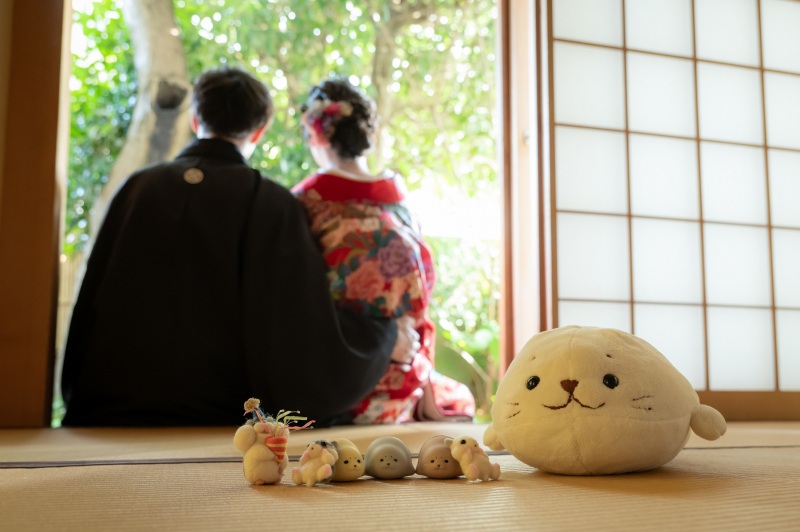 縁側で仲間達と・・・♡