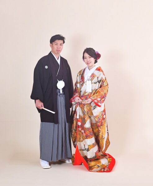 スタジオで着物を下ろして撮影しました☆