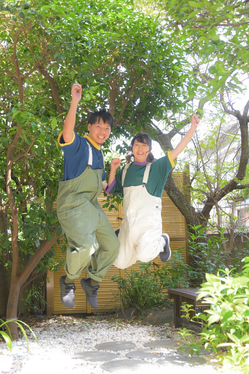 お庭でジャ~ンプ♪