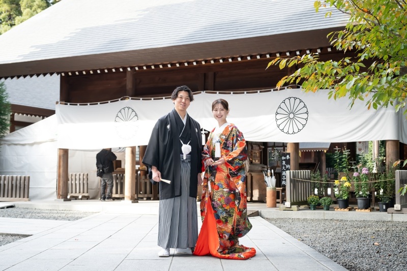 ２着目は色打掛&times;神社　