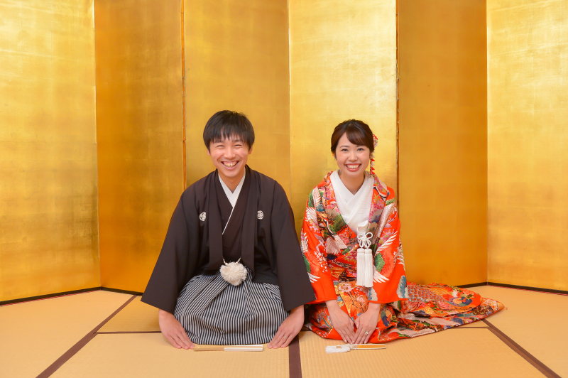 正座しての金屏風撮影