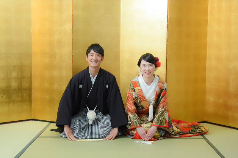 金屏風前 正座ショット!