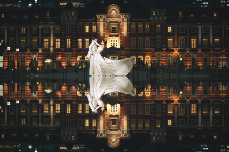 東京駅舎をバックに！