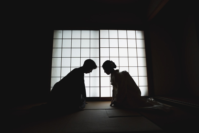 シルエット×正座