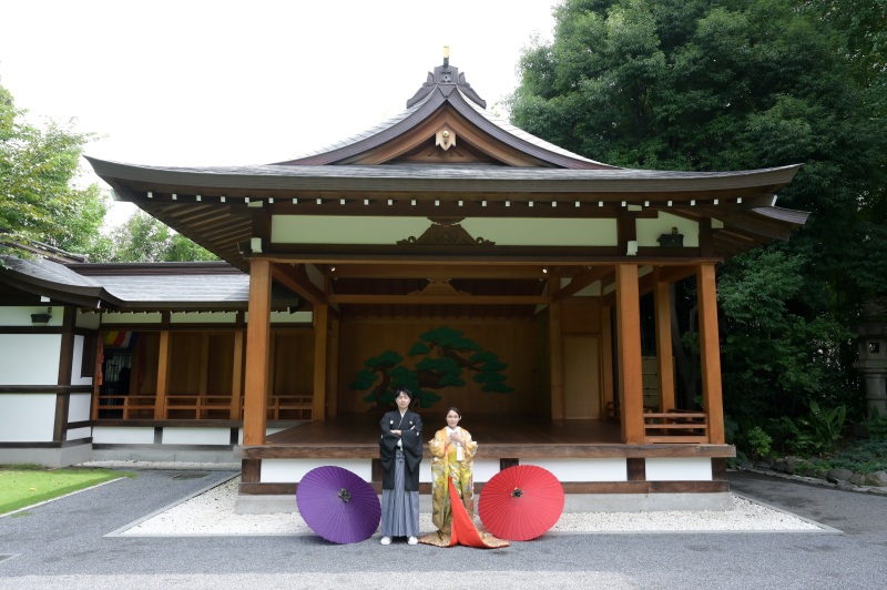 能舞台をバックに撮影