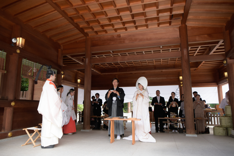 神社挙式プラン⛩　阿佐ヶ谷神明宮の拝殿での神社挙式　衣裳１着ずつ・美容・挙式スナップ撮影データ込み