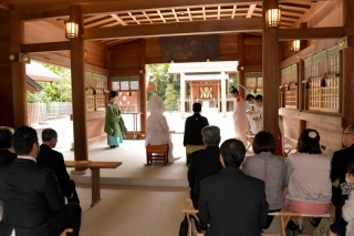 神社挙式プラン⛩ 阿佐ヶ谷神明宮の拝殿での神社挙式 衣裳1着ずつ・美容・挙式スナップ撮影データ込み