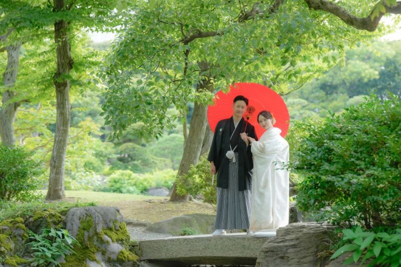 ≪　緑の中に映える和傘　≫