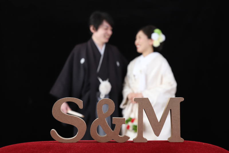 イニシャル越しのおふたり♡