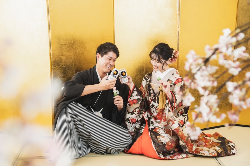 金屏風前で乾杯…！