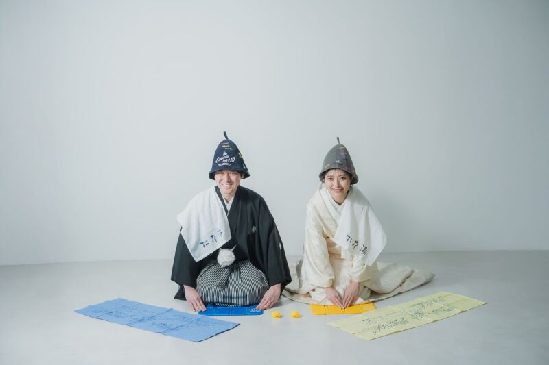 銭湯アイテムと一緒に正座ショット