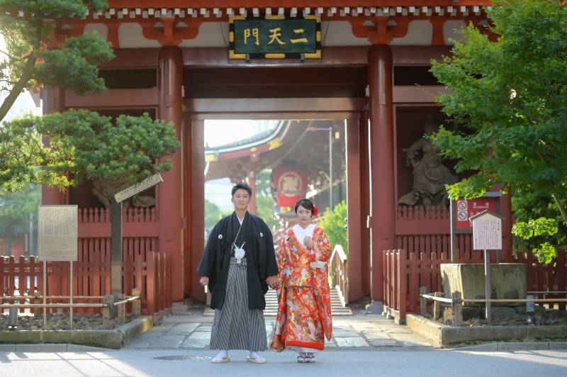 二天門の前で…