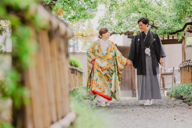 お散歩中の自然な笑顔をパシャリ