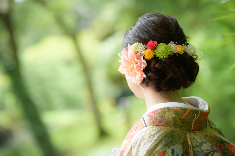 髪飾りは華やかに