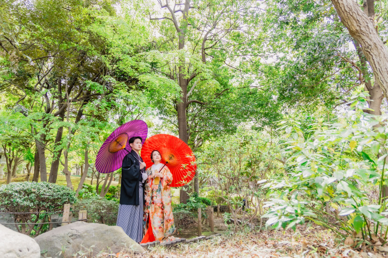 豊かな緑に映える和装