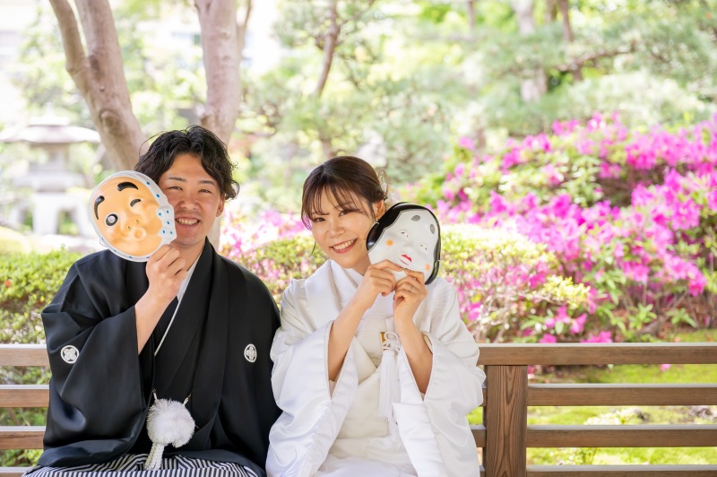 この時期はツツジを背景に撮影も♡