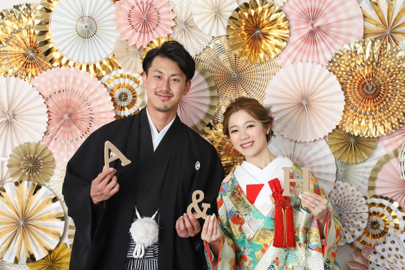 ペーパーファンの前で