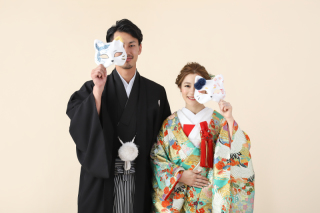 グリーン×赤のコーディネート