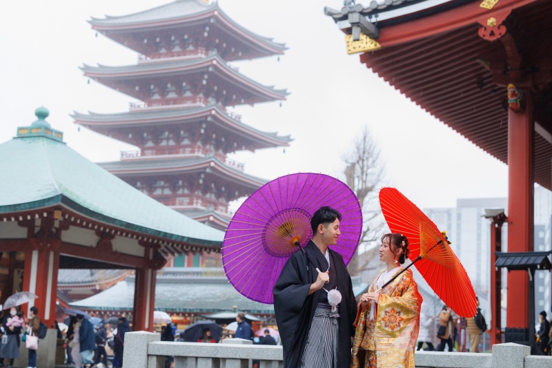 雨でもにぎやかな浅草♪