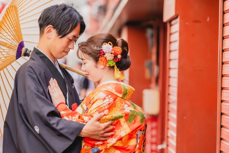 華やかな赤金色の着物 華やかな赤色の振袖フルセット成人式