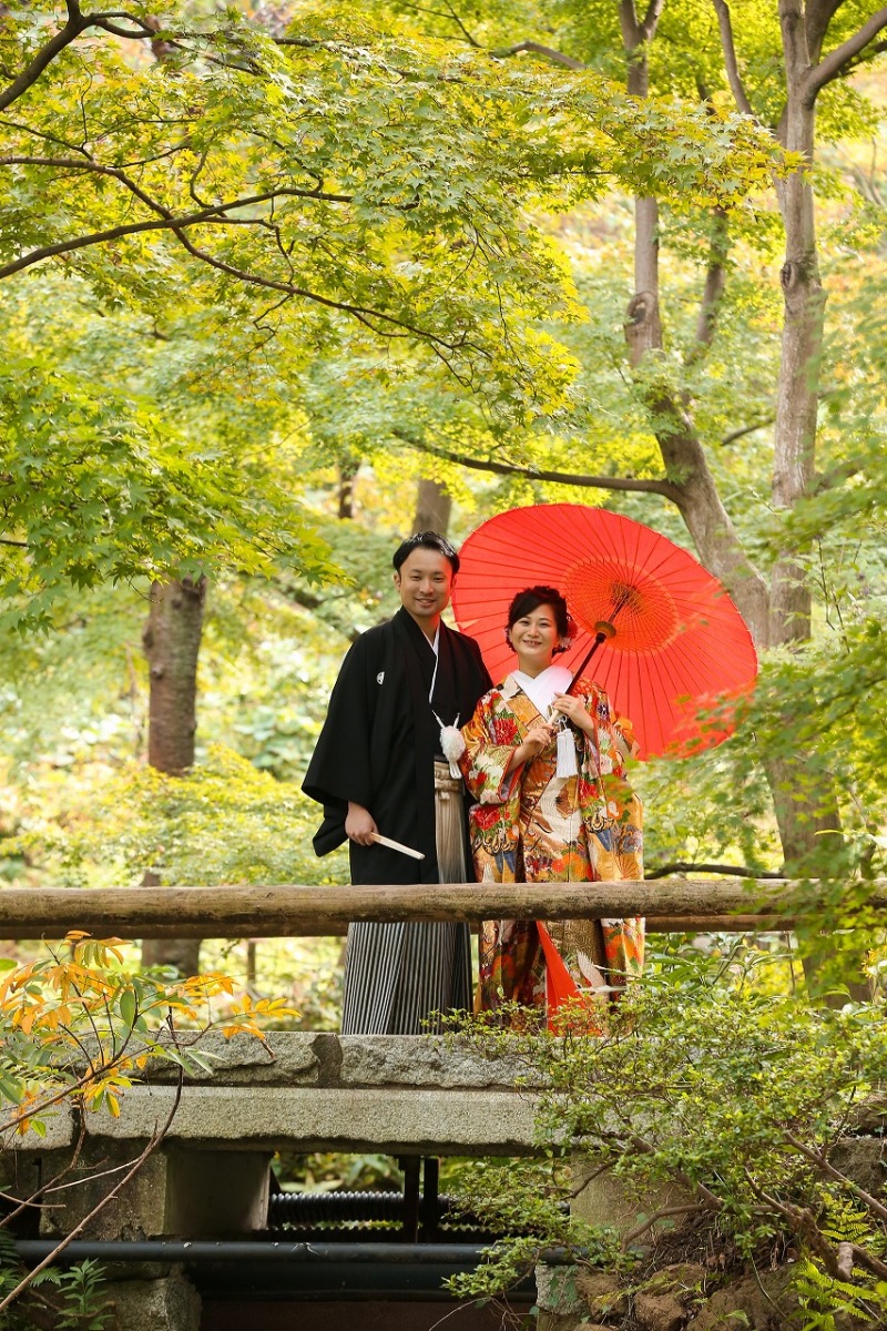 橋の向こうから