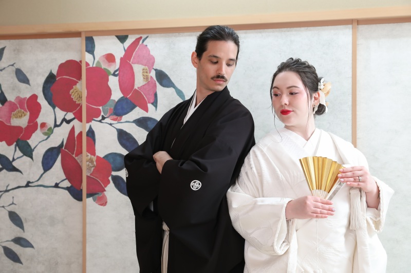 襖をバックにしっとりと和の雰囲気で