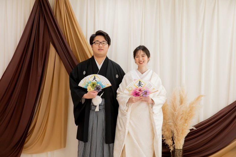 仲良く夫婦扇子で