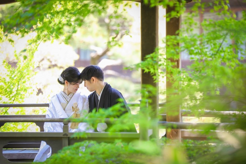 おでこを合わせて