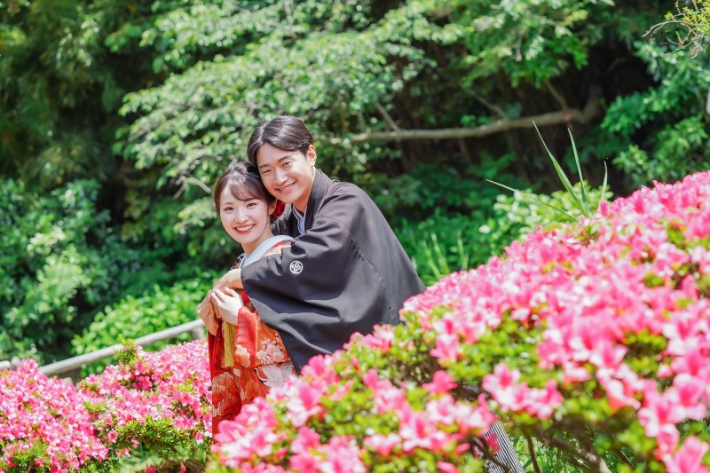 お花の中でハグ！