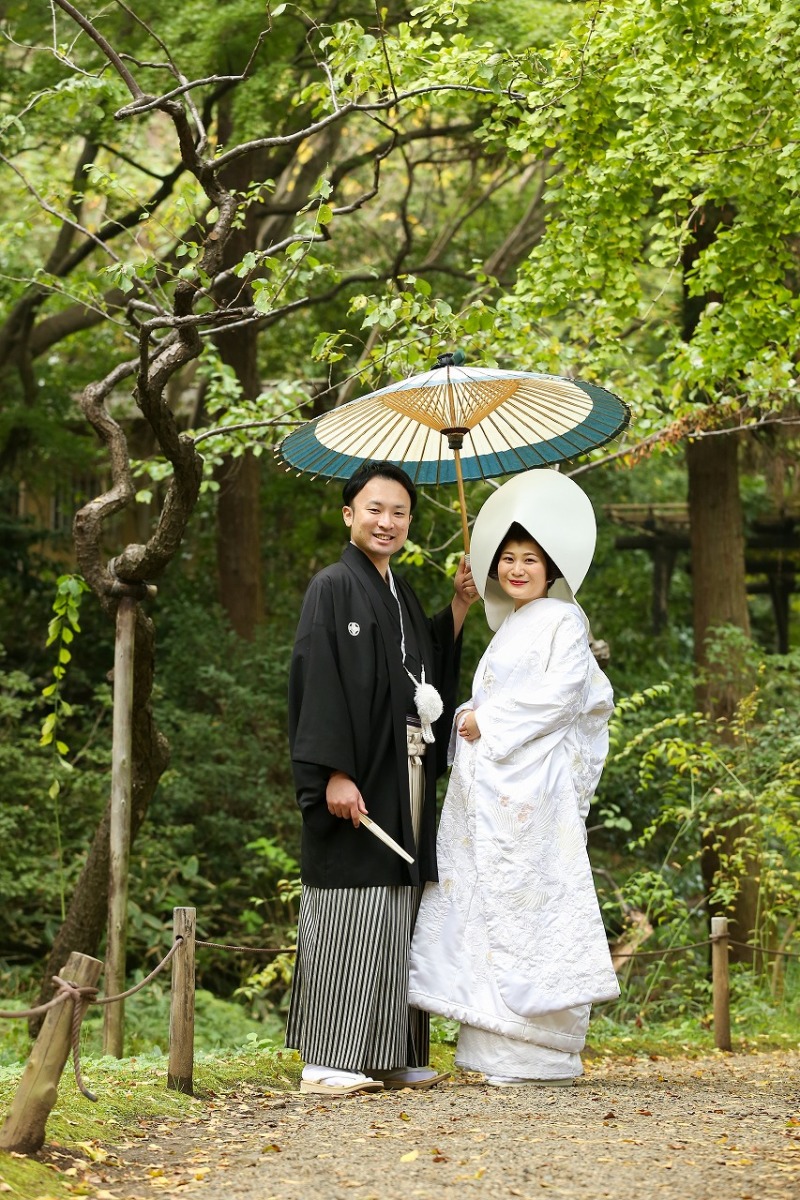 白い番傘を持って