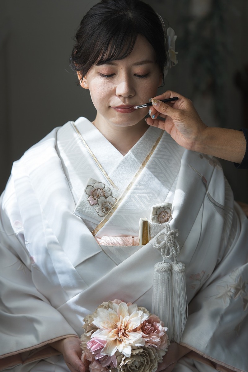 和装の紅入れシーン