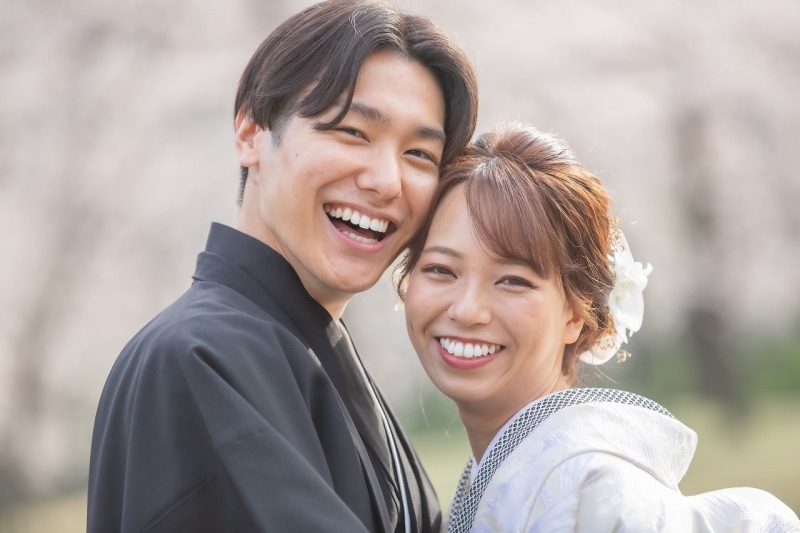 桜を背景にラブラブショット❣