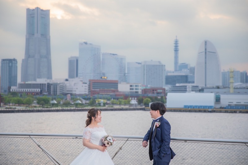 フェンス越しで