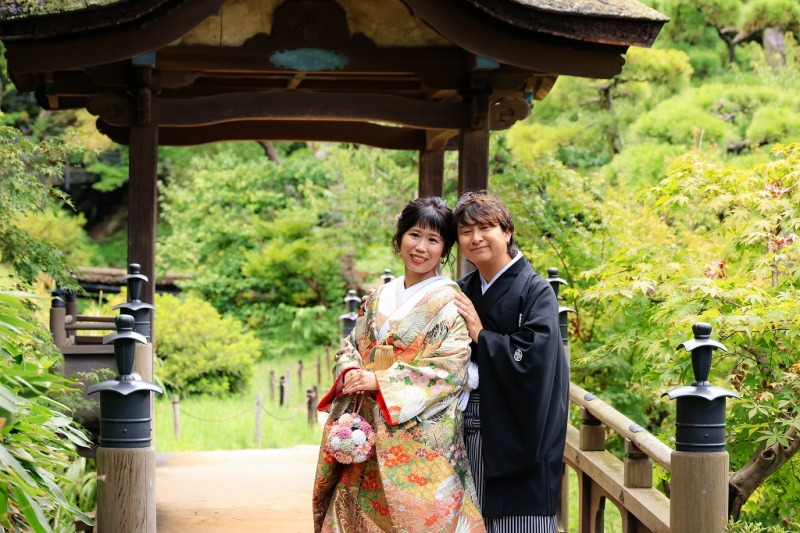 頬を寄せ合って