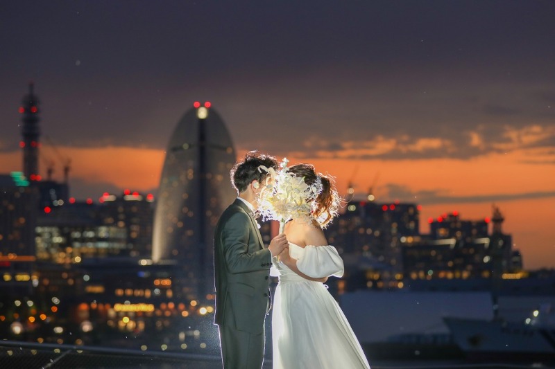 ブーケで顔隠し