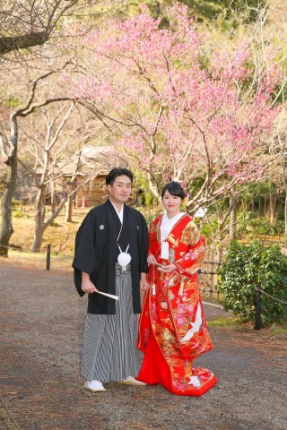 梅をバックに写真を撮れて良かったです！