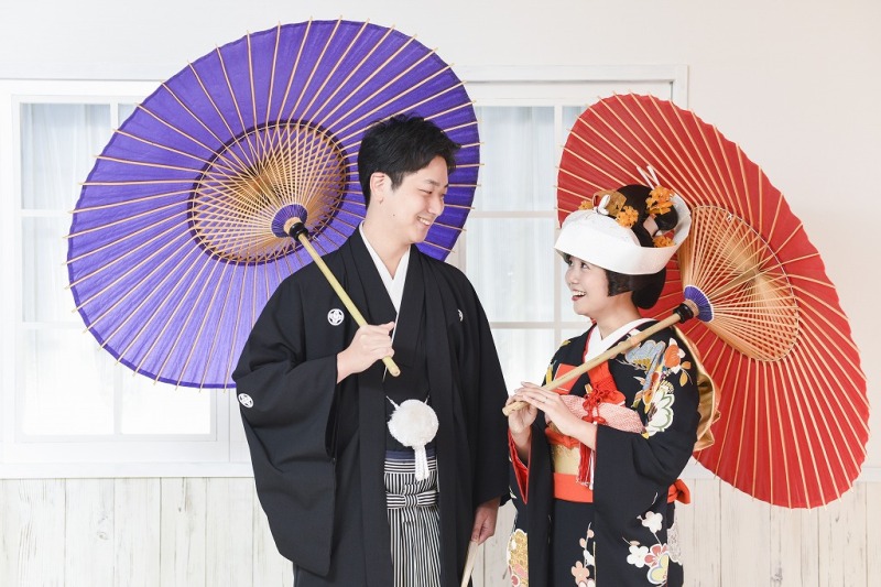 番傘見つめ合い